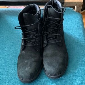 Barely worn size 8 black timberland boots